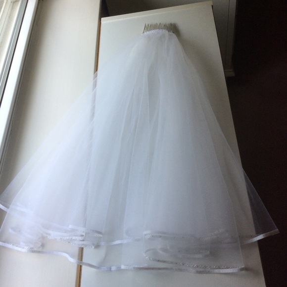 Pretty communion dress with veil - Picture 4 of 4